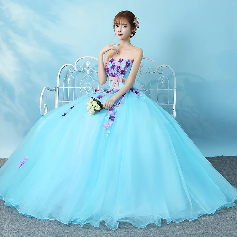 Женское вечернее платье без бретелек длинное небесно голубого цвета с кружевной