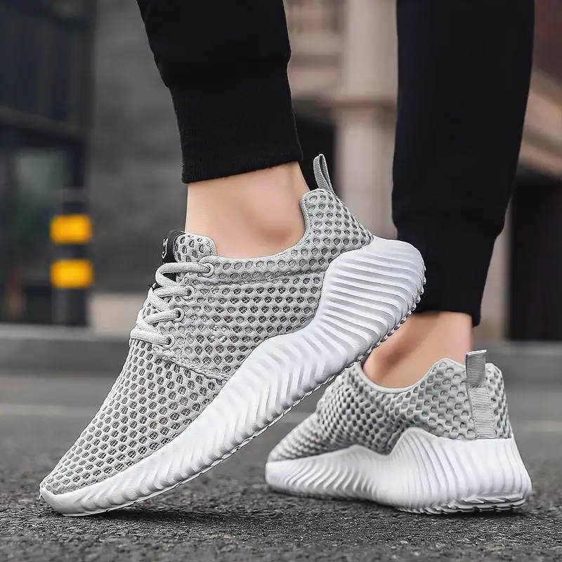 

2021 Summer Running Shoes for Man Burst Hollow Ultralight Sports Mesh Casual Tide Shoes Breathable Mesh Lace-Up Men Sneakers