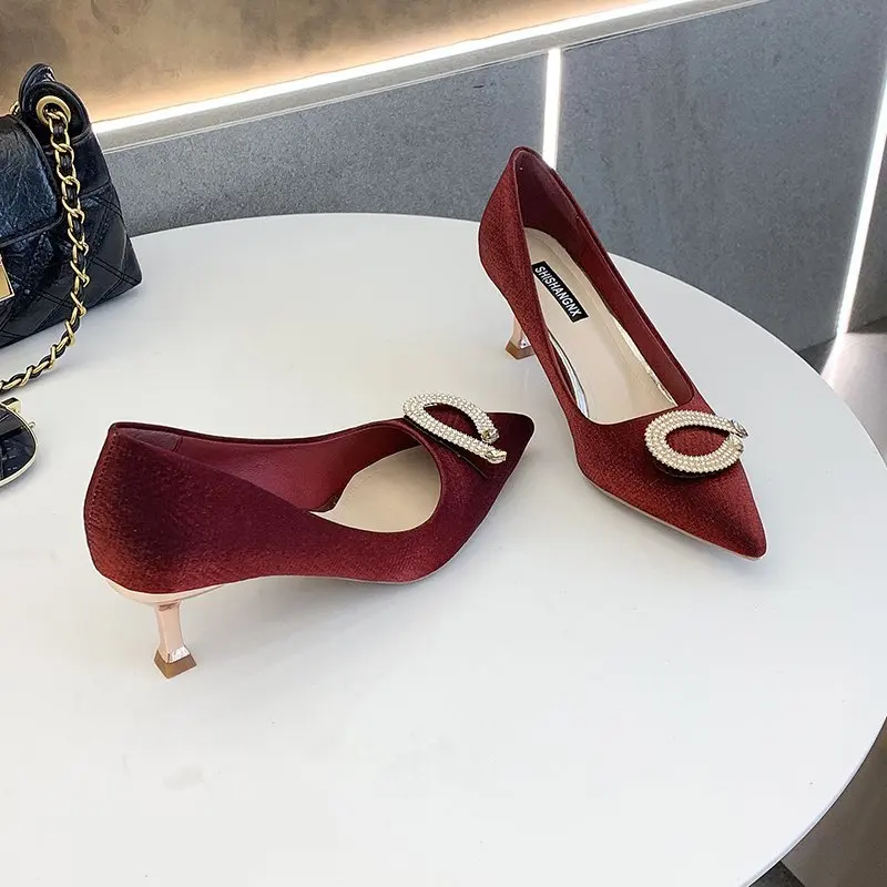 

2021 new fashion trendy pointed mid-heel solid color metal decorative ladies high heels 878