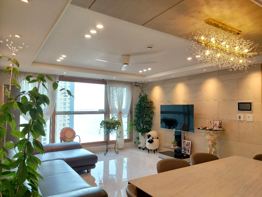 

Dandelion Crystal Snowflake Chandelier Nordic Style Pendant Lights Model LED Hanging Lamps for Living Room Home Lights Fixtures