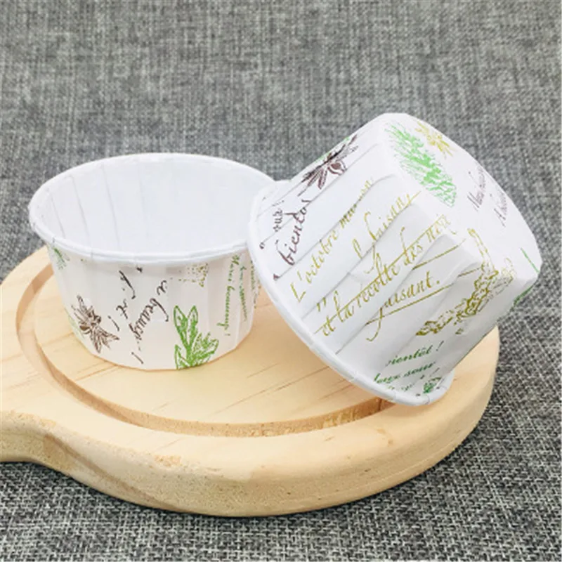 Зеленая башня с изгибом краев бумажные стаканчики для кексов маслонепроницаемый