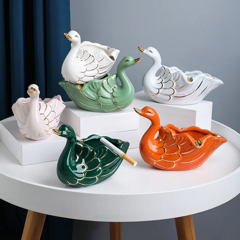 

European Cute Animal Ceramic Ashtray Swan Large Capacity Windproof Cigar Ashtray Living Room Table Decoration Gift for Boyfriend