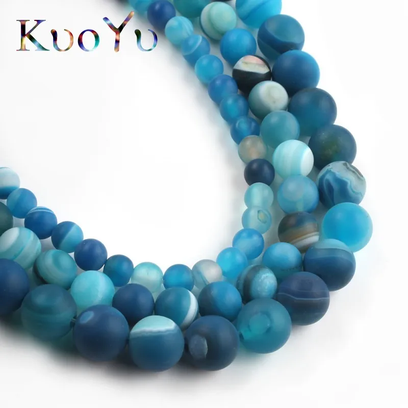 Браслет из матового натурального камня с полированными синими полосками |