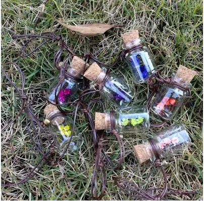 

Creative Car Perfume Empty Bottle Pendant Jewelry Car Art Smal Glass with Flower Perfume Hanging Bottle 100pcs/lot