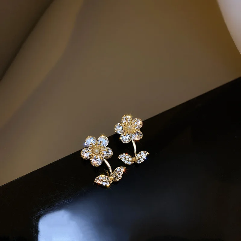 

Luxury Female Crystal Flower Small Earrings Charm Silver Color Stud Earrings Cute Yellow Zircon Stone Wedding Earrings For Women