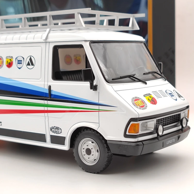 IXO 1:18 для FIAT 242 - TECHNIC ABARTH ASSISTANCE/только багажник на крышу 18RMC060XE литье под давлением