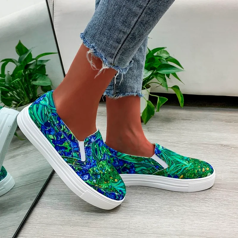 

2021 Spring Shoes Women New Gradient Print Slip On Ladies Comfortable Casual Loafers 37-42 Large-sized Female Trendy Sneakers