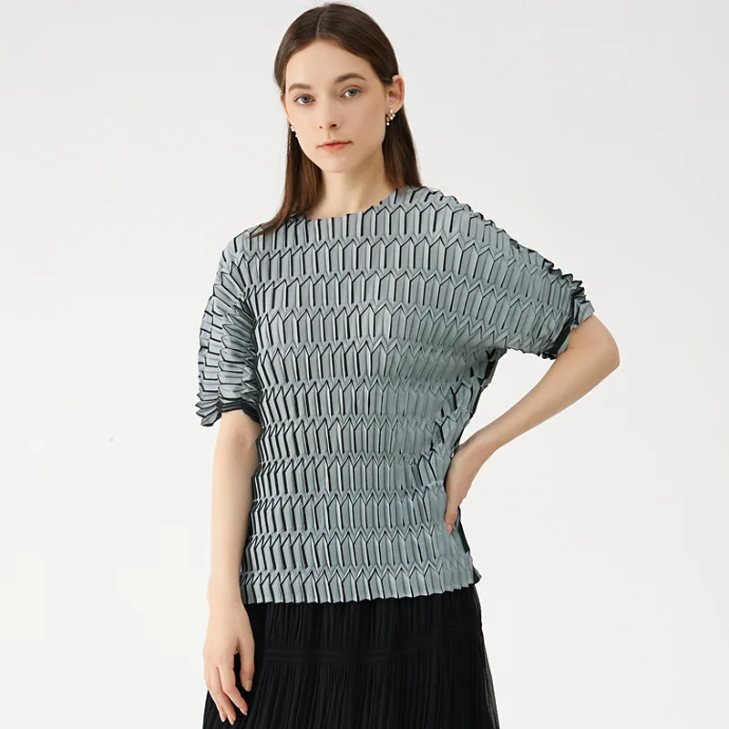 

2021 summer 3D three-dimensional Women's T-shirt Miyak fold Large size pleated solid color loose and comfortable round neck top