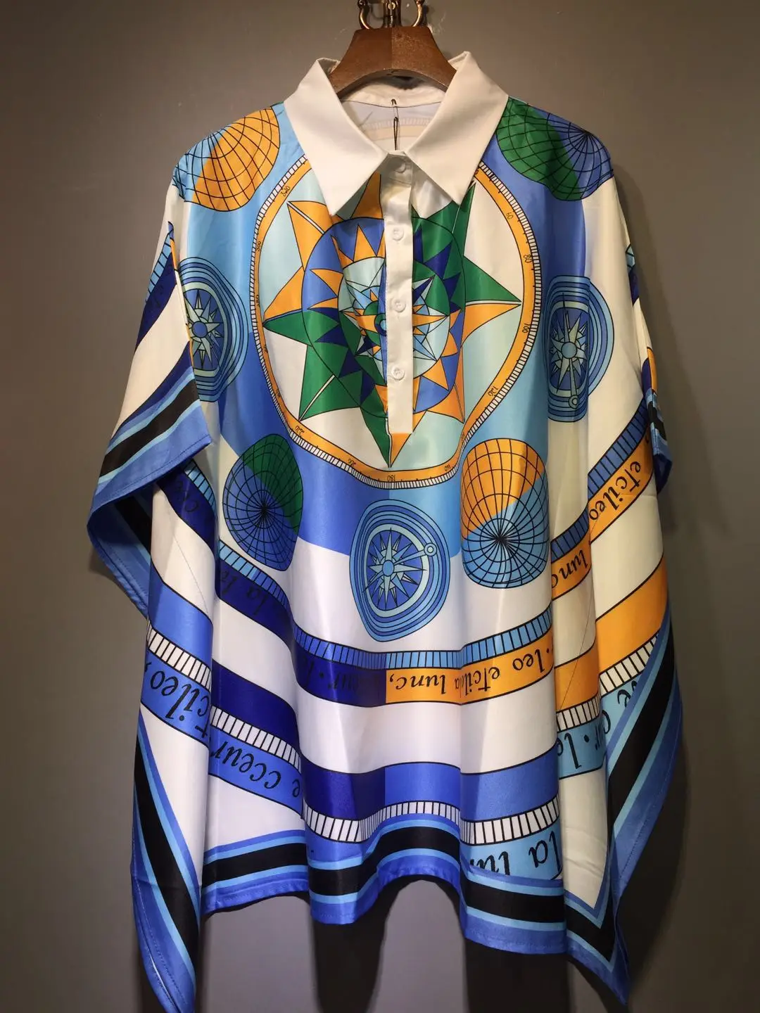 

New European and American style loose and thin square neck bat sleeve printed shirt elegant lady temperament top