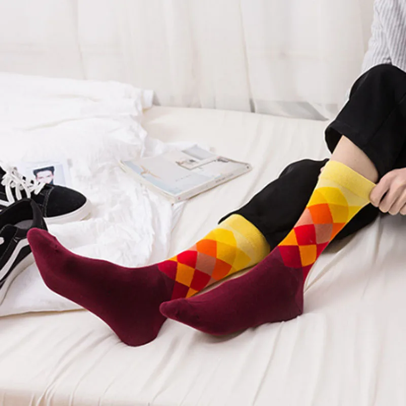 

Check Gradient Color Men's Socks Cotton Sports Long Tube Cotton Socks Diamond Lattice Socks