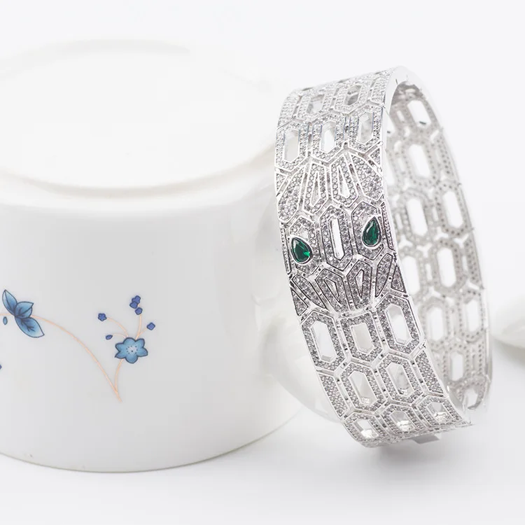 Инкрустированный циркониевый Змеиный глаз в зеленом браслете с отверстиями для