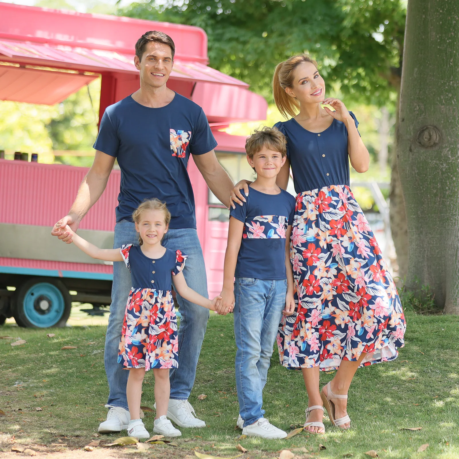 

2021 Leader Summer Father Mother Girls Boys Family Matching Outfits Mom Girls Baby Patchwork Flowers Dress Fashion Cute Clothes