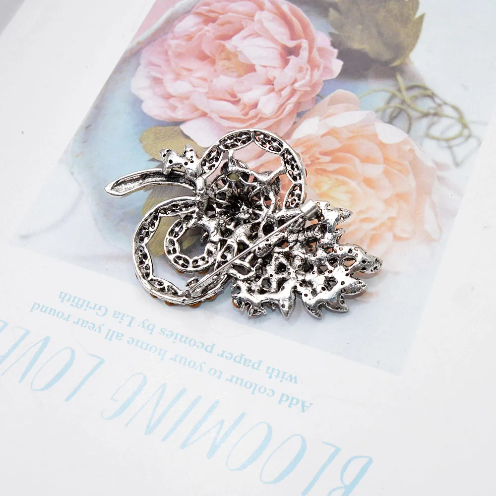 

YoungTulip rhinestone bouquet shape brooch for women wedding gift pin elegant flower shape fashion gift for friend new arrive