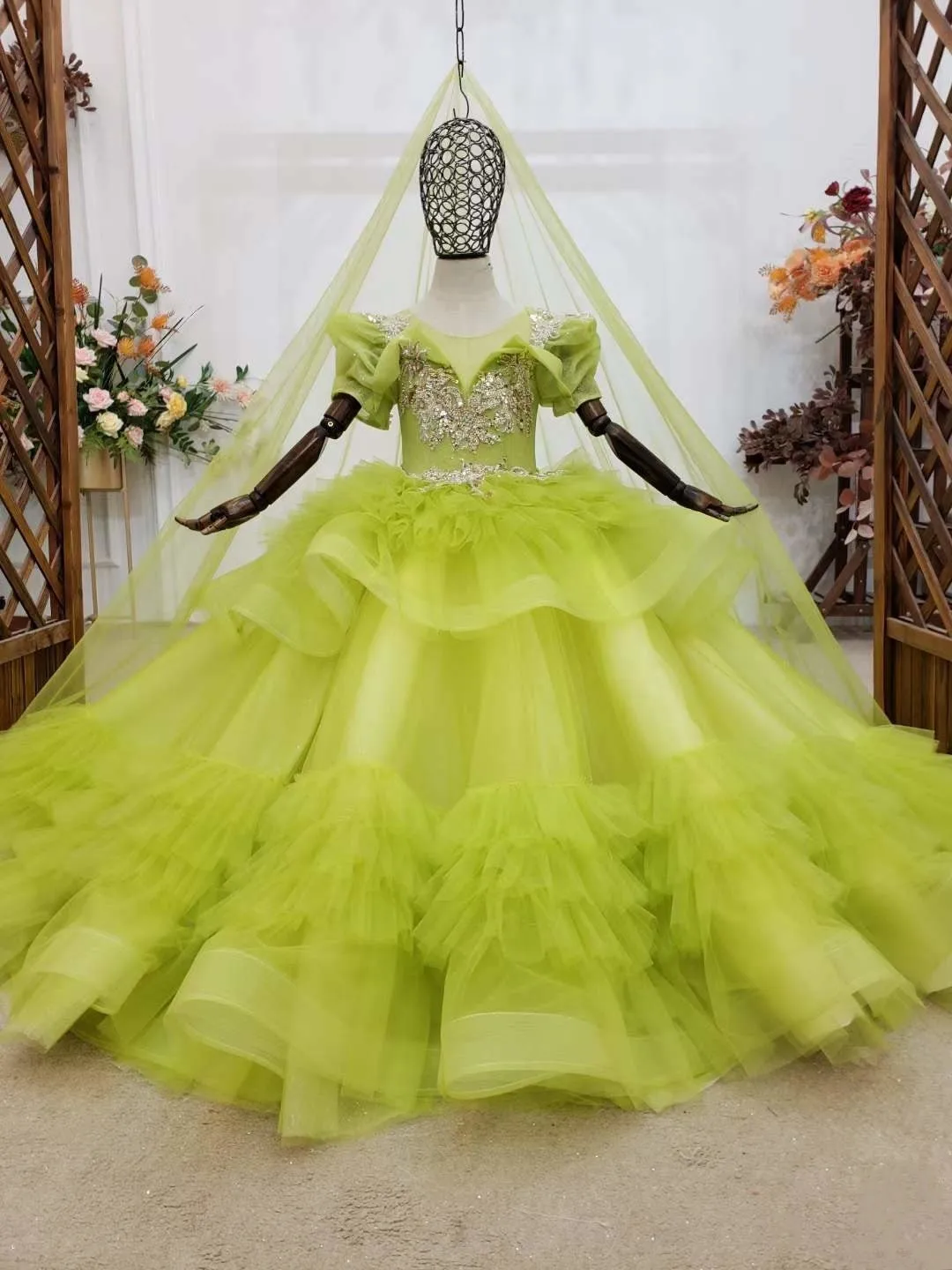 

New Custom Flower Girl Dresses For Wedding Party Ball Gowns Sheer Neck First Birthday Dress Photoshoot with Long Tail