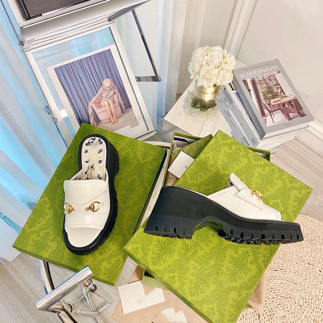 

Leather slippers for women with thick soles for the new summer fashion of 2021 versatile slippers with high heels and flops for