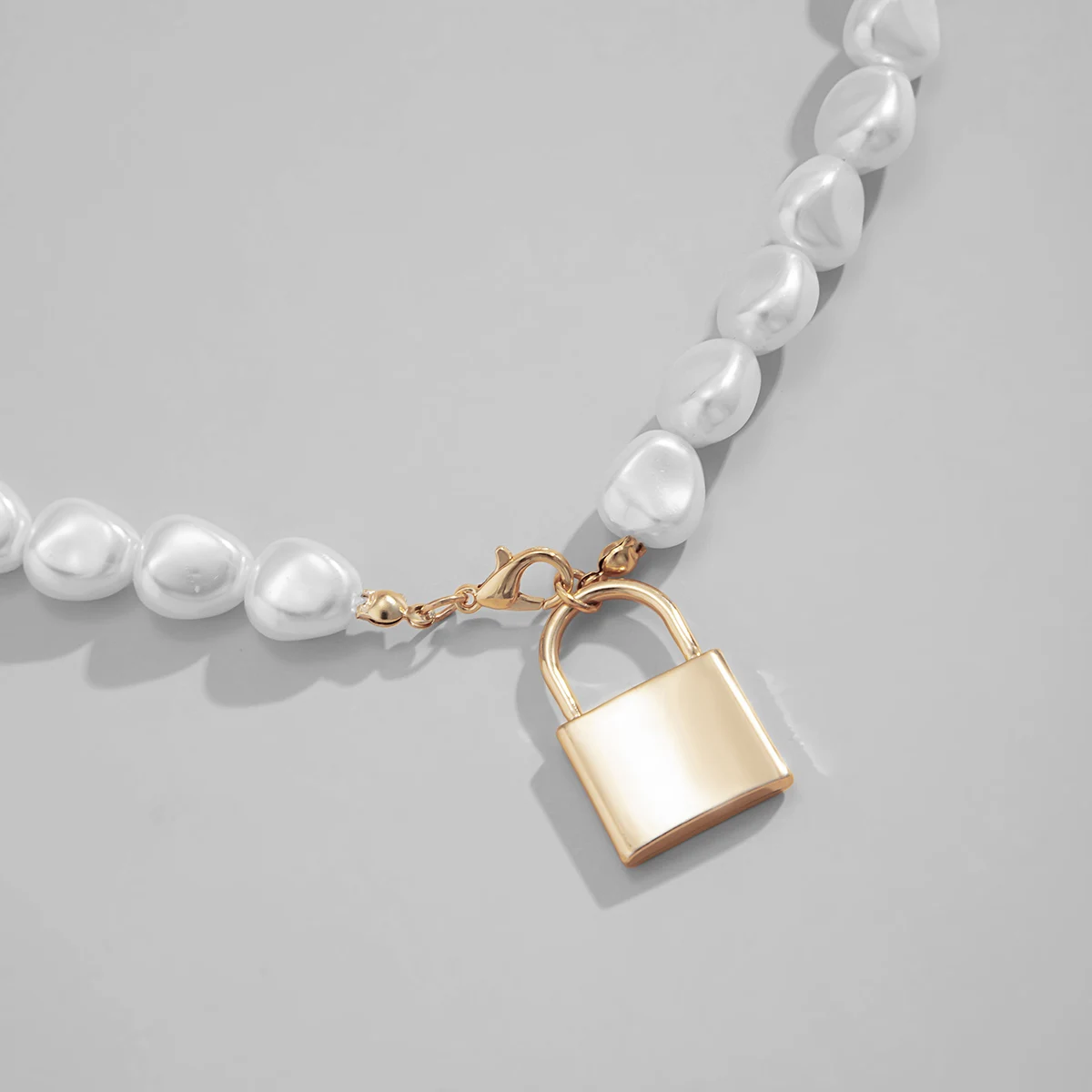 

PuRui Punk Baroque Irregular Pearl Choker Necklace for Men Women Lock Pendant Thick Chain on the Neck Women's jewelry Gift