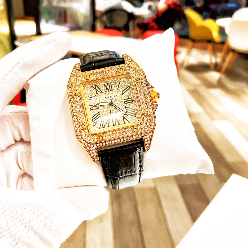 Мужские часы с квадратным большим циферблатом и бриллиантами кожаный ремешок