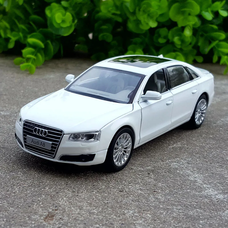Модель автомобиля лимузин A8L W12 2013 в масштабе 1:32 | Игрушки и хобби