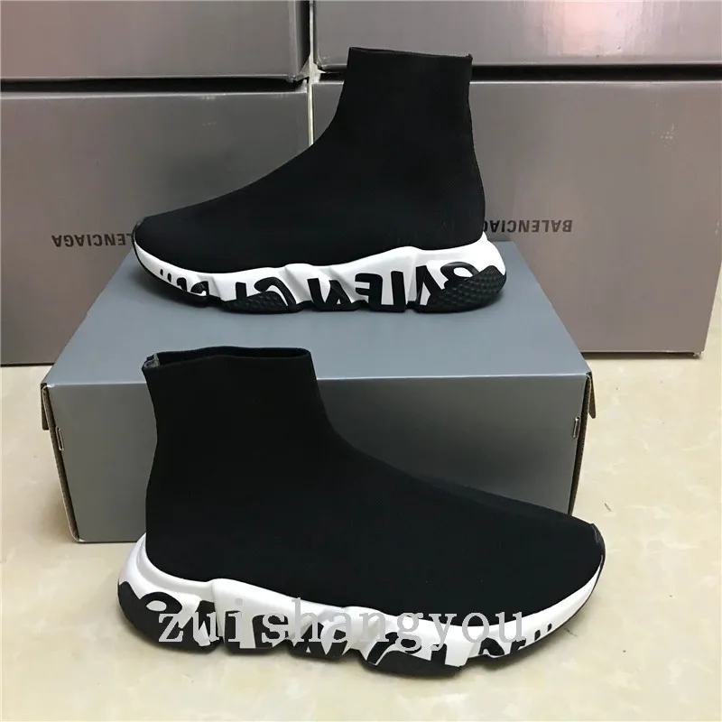 

The new sneakers in autumn and winter adopt the favored silhouette, and the sole is decorated with "graffiti" print to give it a