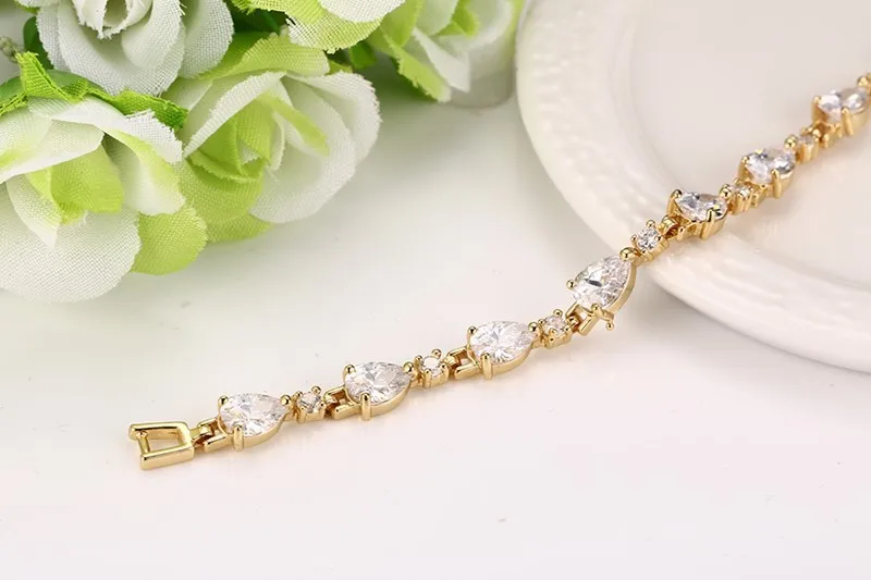 

QWC CCE316 arrival jewelry for women birthday gift stars bangle High-end beauty white stone no allergic women open bracelet