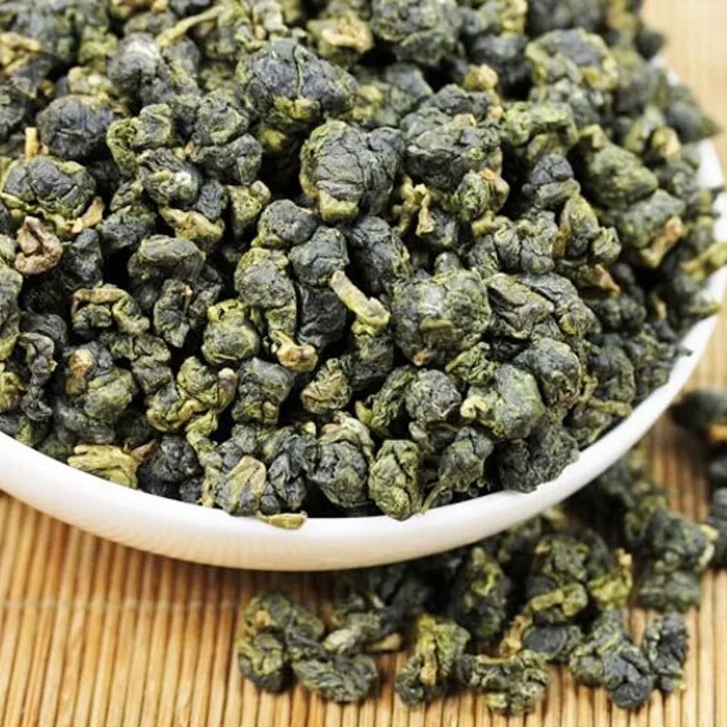 Свежий зеленый чай с изображением молочного олуна для похудения и снижения