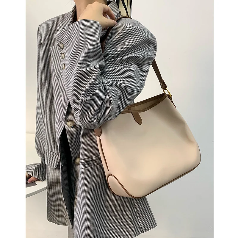 

Leather women's Bag Tote Bag 2021 new bag women's versatile portable single shoulder bag minority design child mother Bucket Bag