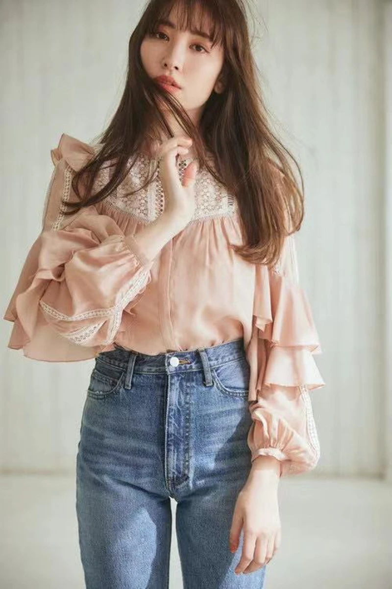 

2021 new spring dress Japanese round neck wooden ear edge lantern bubble sleeve sweet splicing Long Sleeve Shirt