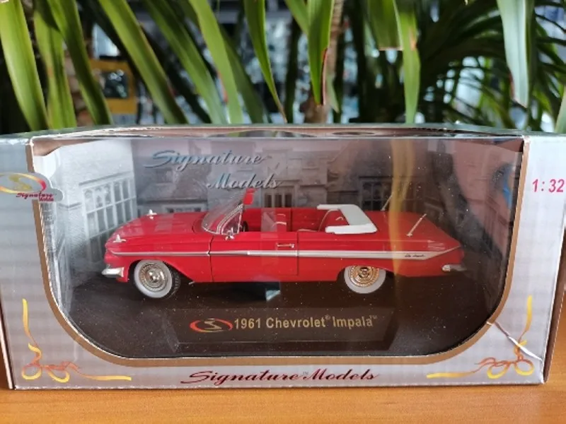 Модель автомобиля CHEVROLET IMPALA из красного сплава 1:32 1961|Наземный транспорт| |