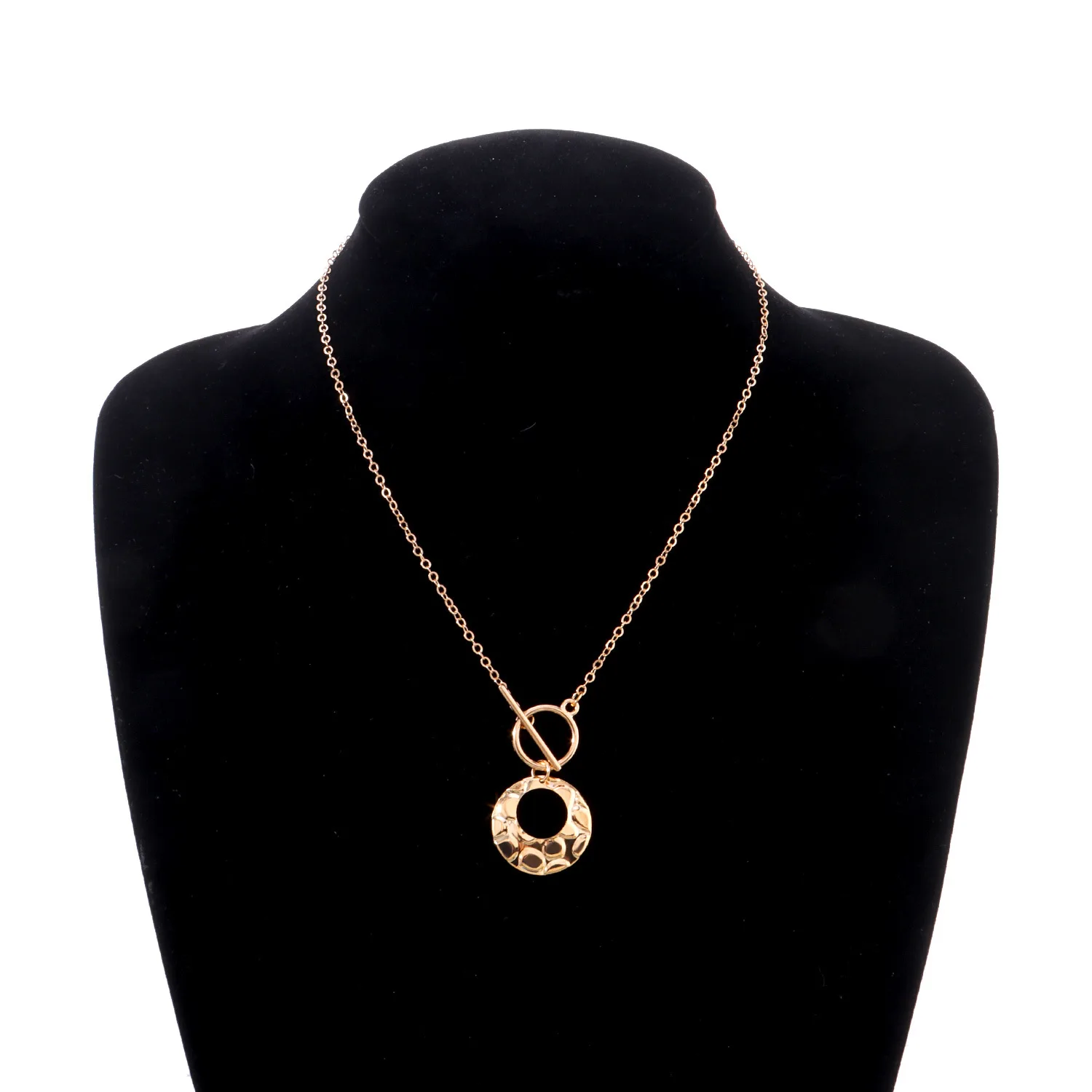 Ожерелье женское с подвеской в виде кольца неправильной формы золотого и