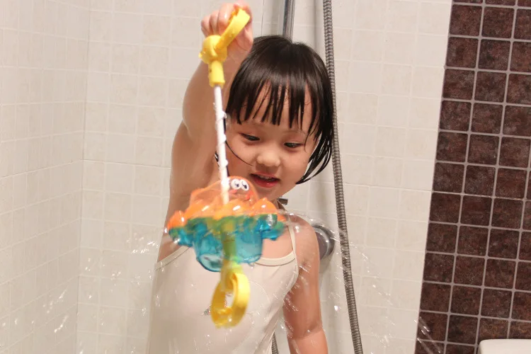 Children's bathroom water toys rotating spray octopus baby shower fountain water toys