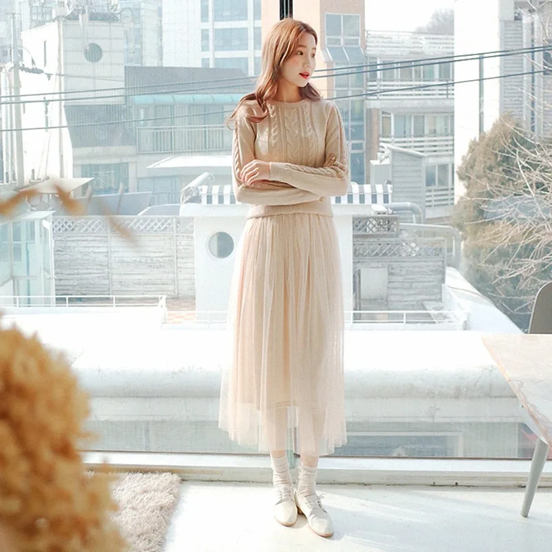 Женское трикотажное платье свитер из тюля однотонное трапеция черного серого