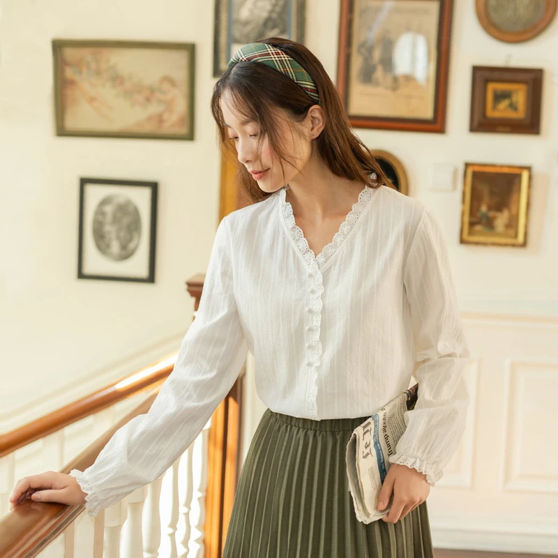 

INMAN Autumn Spring Top Women Sweet Elegant Style Stitching Lace V-Neck Retro Jacquard Long Sleeve Cotton Blouse
