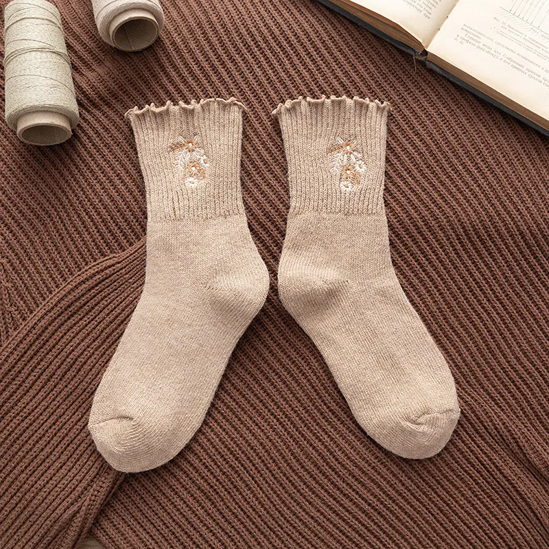 

Japanese women's tube socks fungus-side flower embroidery socks vertical stripes pile socks
