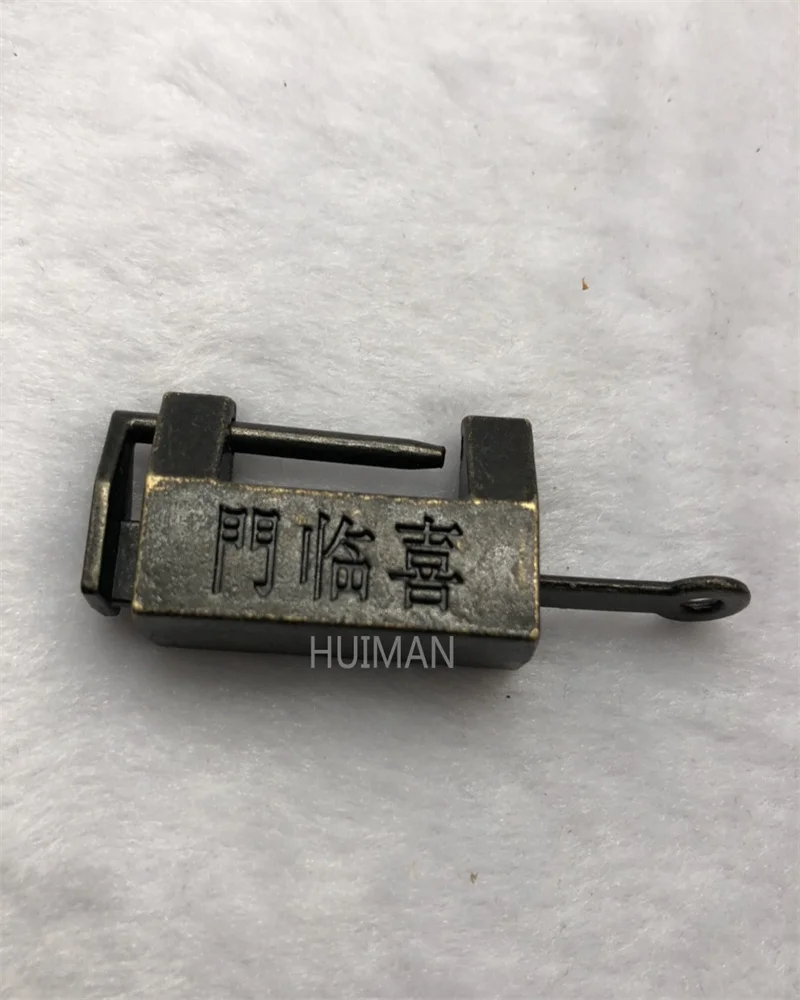 

China Copper Statue Lock Metal Crafts Home Decoration