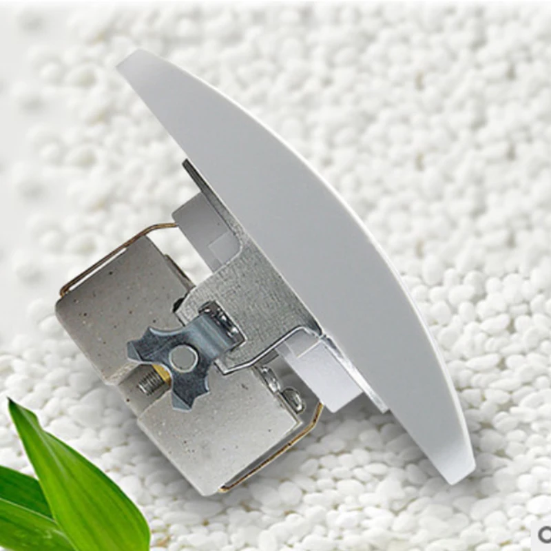 Настенный адаптер для зарядного устройства белый 16 А с заземлением панель из