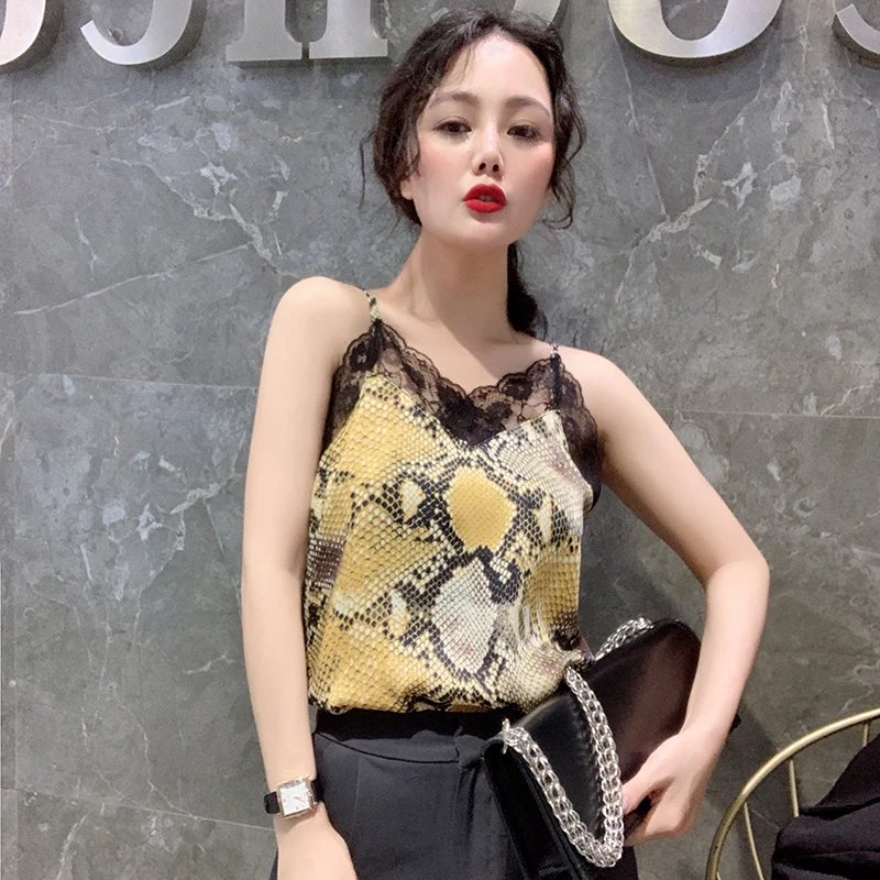 Женская майка со змеиным принтом Мягкая атласная на тонких бретельках с кружевом