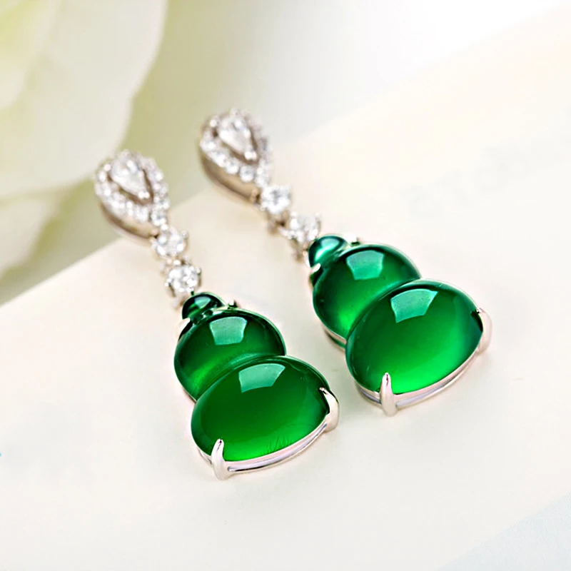 Серьги в классическом национальном стиле из натурального зеленого камня модные