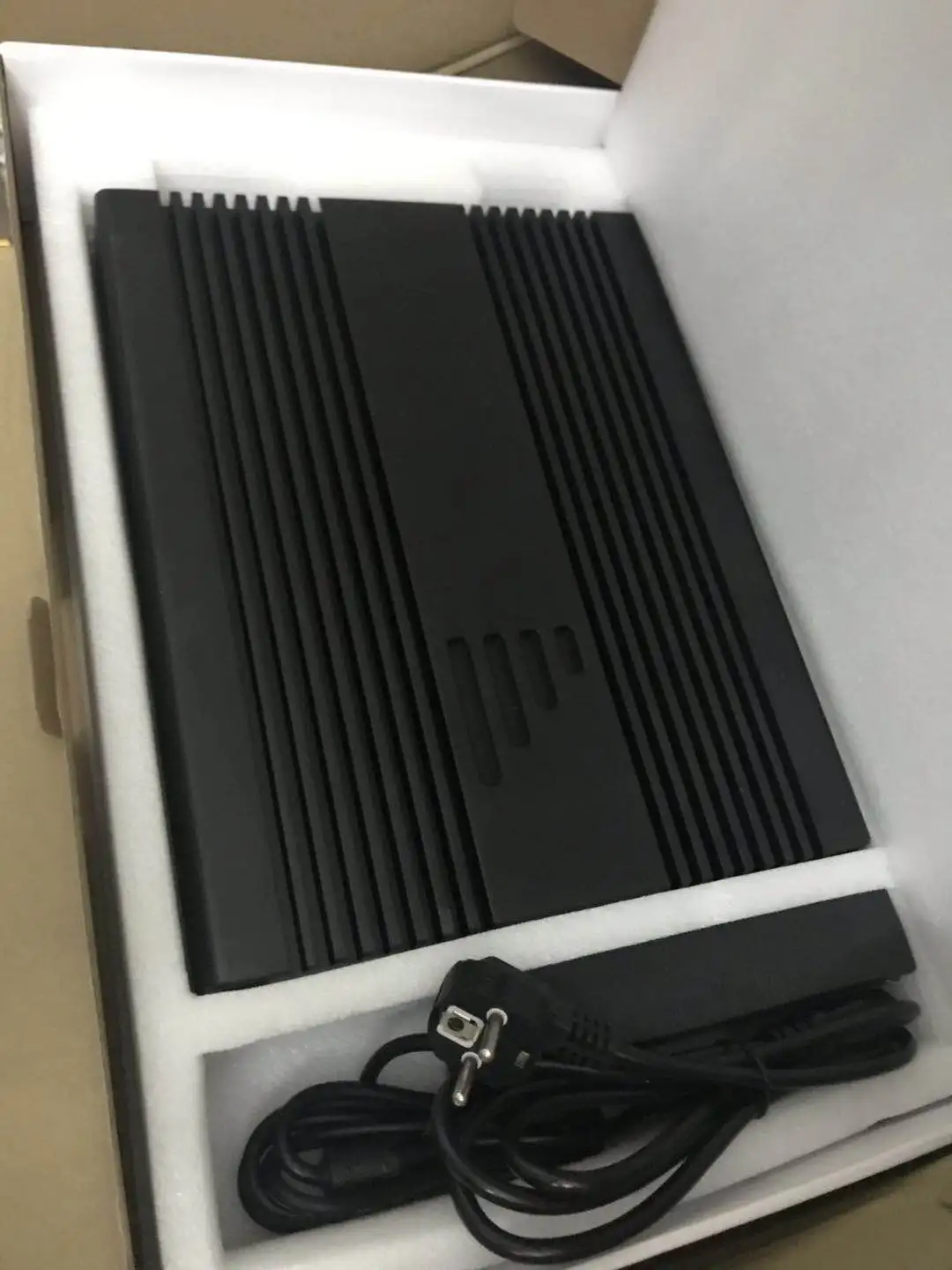 

Wanscom High quality intelligent 33dbm triband 900/1800/2100mhz mobile signal booster repeater amplifier