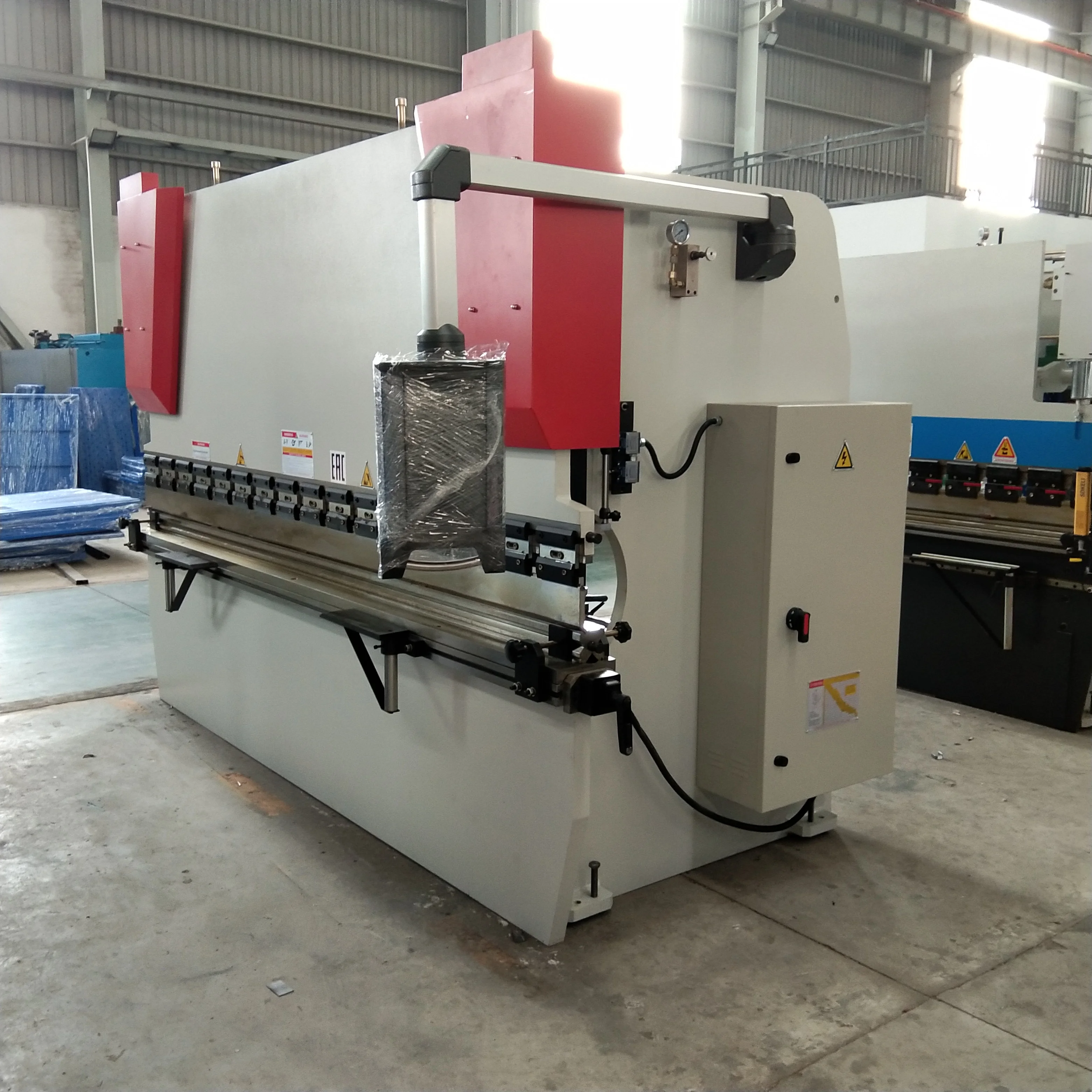 Подгонянный большой тоннаж E21 управления Cnc гидравлический пресс тормоз машина