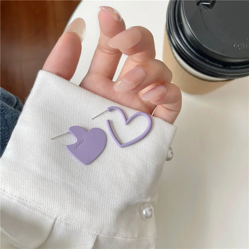 

Простые фиолетовые Асимметричные женские серьги с сердечками