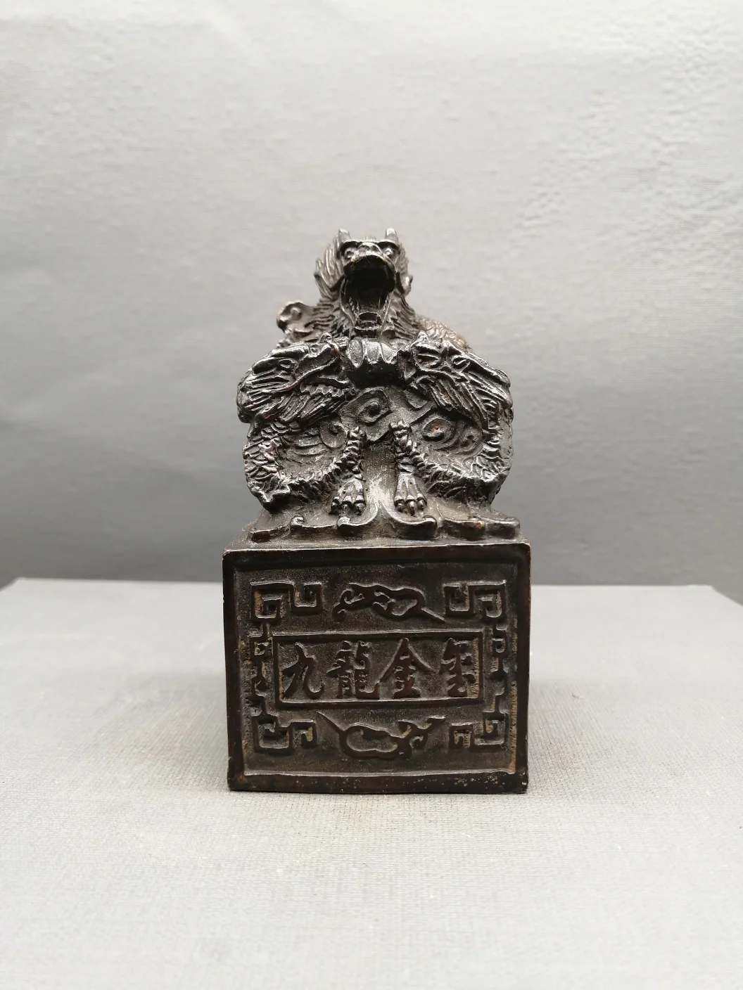 

Collect Antique Chinese old bronze Dragon Seal Home Decoration