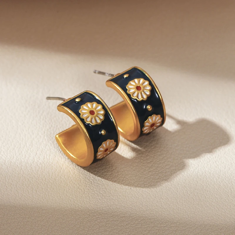 

2021 New Vintage Simple Daisy Flower Stud Earring For Women Trendy Gold Color Female Jewelry Birthday Party Valentine Gifts