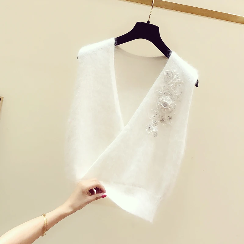 

2020 Autumn Winter Korean Sleeveless Sweater Women Knitted White Vest V-neck Beaded Flower Mink Fleece Sweaters Vests Girls Tops