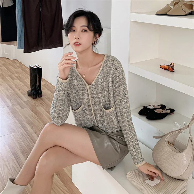 

2020 Autumn And Winter New Simple Small Fragrant Style V Neck Single Breasted Long Sleeved Loose Short Knit Jacket Female C209