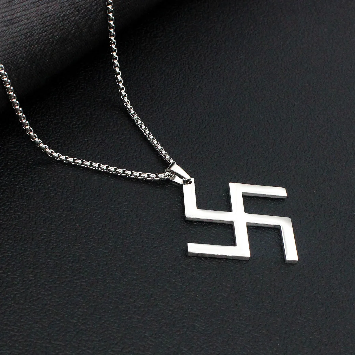 

Buddhist Sanskrit Pendant Simple Necklace Swastika Heart Harmony Pendant Chain