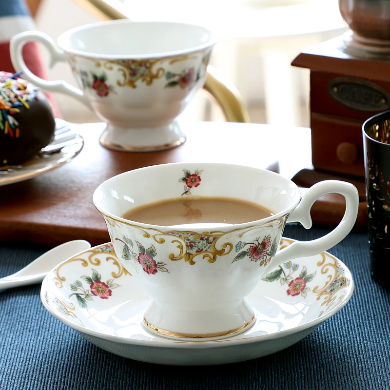 

Porcelain Coffee Cup Nordic Hand Painted Light Luxury Cup Saucer Bone China Tazzine Caffe Household Drinking Utensils EF50CC