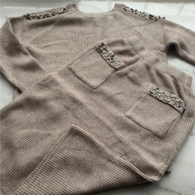 Женский трикотажный свитер с открытыми плечами и жемчугом комплект юбкой новый