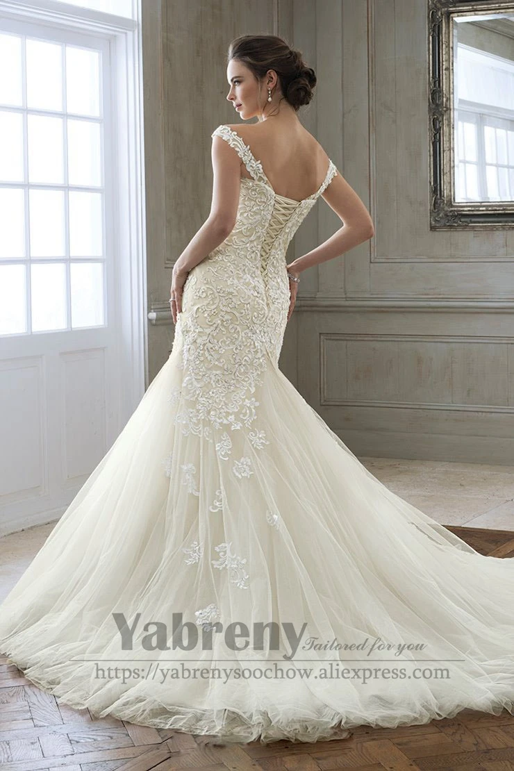 

Off-the-shoulder Wedding dresses Plus Size