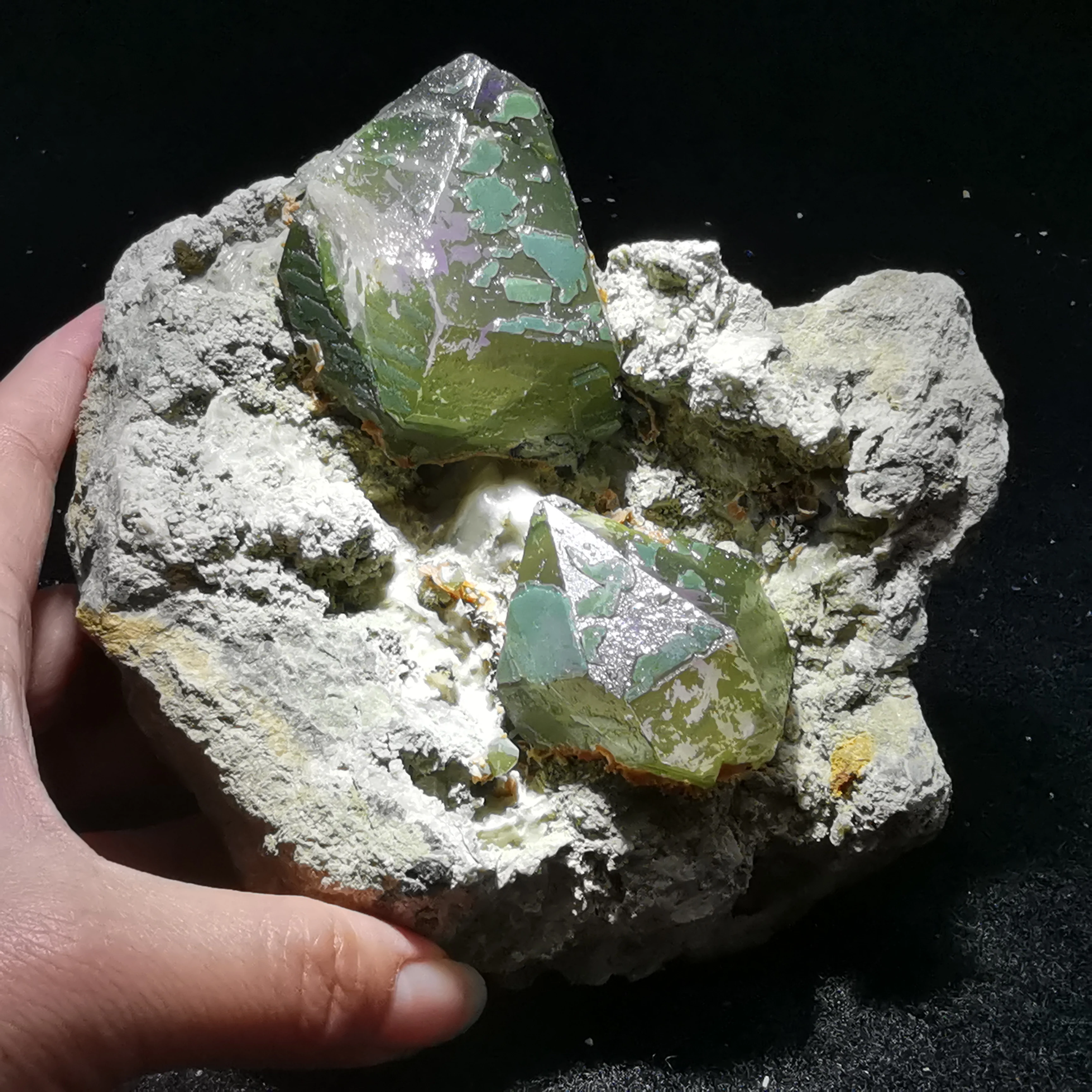 

Famous person, green purple fluorite mineral stone decoration ring vein healing geological teaching specimen CRYSTAL QUARTZ GEM