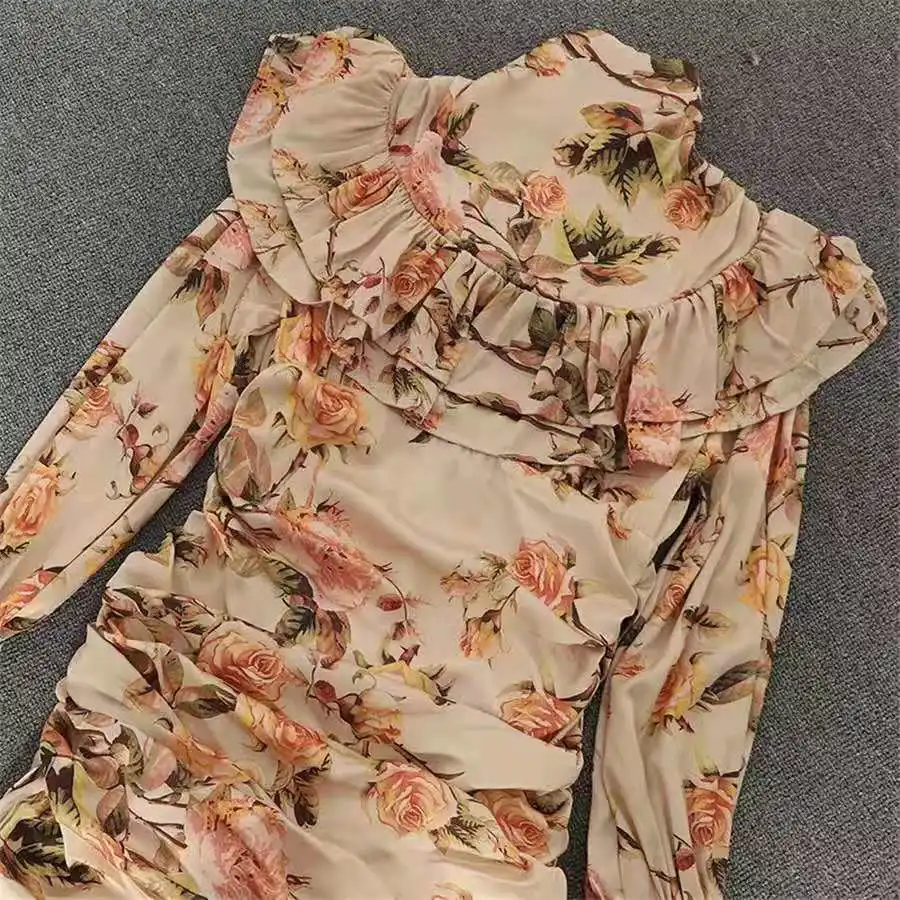 Sexyboutique винтажное платье с рюшами облегающее принтом и стоячим воротником мини
